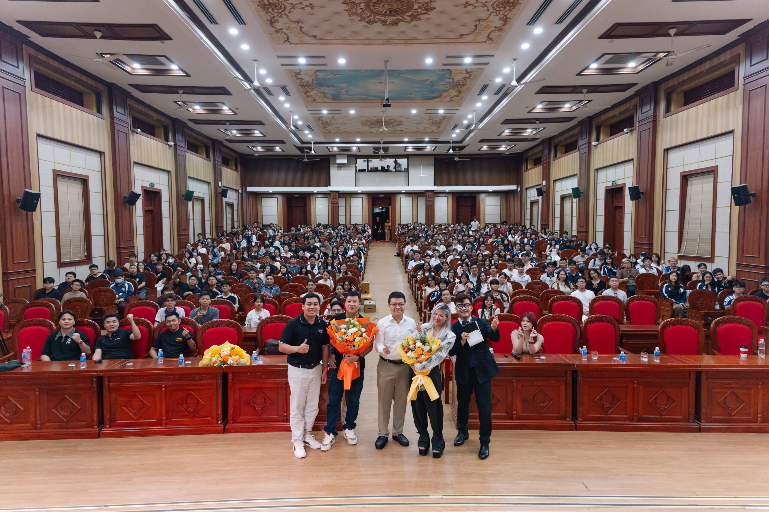 Sinh viên Đại học Kinh tế Quốc dân tham dự workshop xây dựng thương hiệu cá nhân và năng lực nghề nghiệp trong thời đại AI do iConnex phối hợp tổ chức
